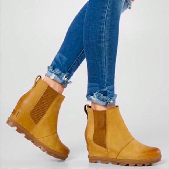 Sorel Shoes - Sorel Joan of Artic Wedge II Chelsea Boot in Camel